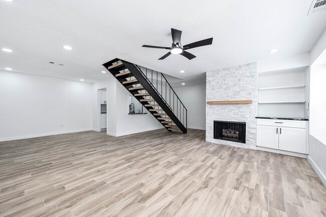 property at 5532 Beverly Hill St