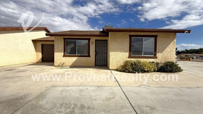 15952 Sequoia St in Hesperia, CA - Building Photo - Building Photo
