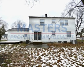 532 Dussel Dr in Maumee, OH - Building Photo - Building Photo