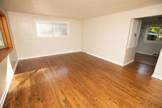 1327 N Oak St in Rochester, MI - Foto de edificio - Building Photo