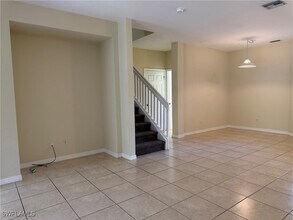 9602 Roundstone Cir in Ft. Myers, FL - Building Photo - Building Photo