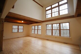 38 W Mountain Ln in Roxbury, CT - Foto de edificio - Building Photo