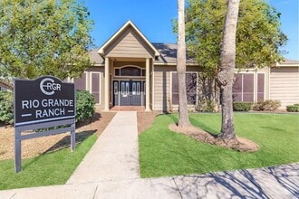 409 Riverhill Loop in Laredo, TX - Building Photo - Building Photo