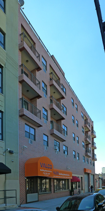 3721 31st St in Long Island City, NY - Building Photo