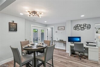 92 Oak St in North Fort Myers, FL - Building Photo - Building Photo