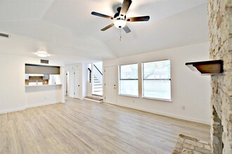 8102 Tuscarora Trail in Austin, TX - Foto de edificio - Building Photo