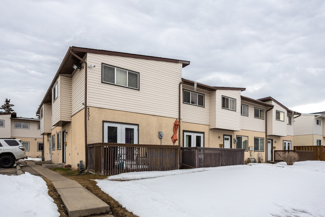 Forest Glen Gardens in Calgary, AB - Building Photo