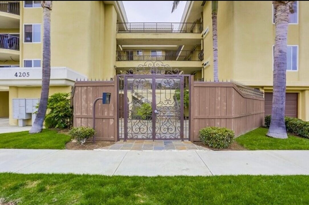 4205 Lamont St in San Diego, CA - Building Photo