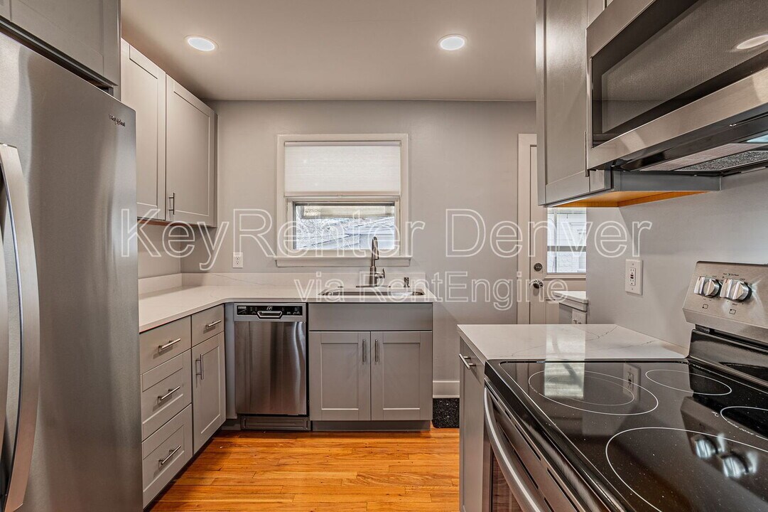 3674 S Logan St in Englewood, CO - Building Photo