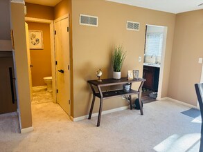 10747 Oakmont St in Overland Park, KS - Building Photo - Building Photo