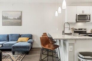 5820 1/2 Cameron Rd in Austin, TX - Building Photo