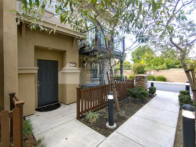 1252 Detroit Ave in Concord, CA - Foto de edificio - Building Photo