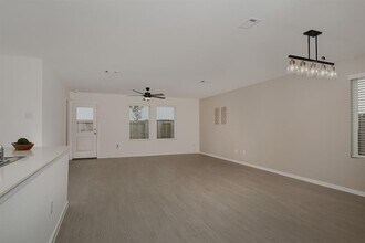 25419 Birch St in Cleveland, TX - Building Photo - Building Photo