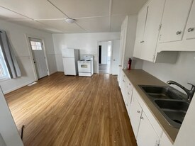 17 Eastern Ave in East Millinocket, ME - Building Photo