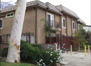 The Granada Apartments in Sherman Oaks, CA - Building Photo - Building Photo