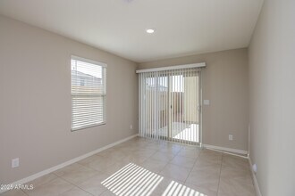 8225 W Albeniz Pl in Phoenix, AZ - Building Photo - Building Photo