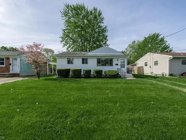 558 Walnut St in Elyria, OH - Building Photo - Building Photo