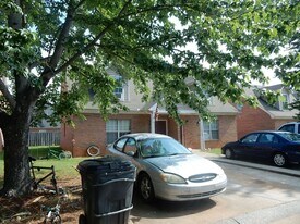 500 Rosehip Ln in Acworth, GA - Building Photo