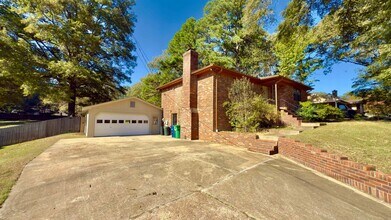 2563 Hacks Cross Rd in Memphis, TN - Building Photo - Building Photo