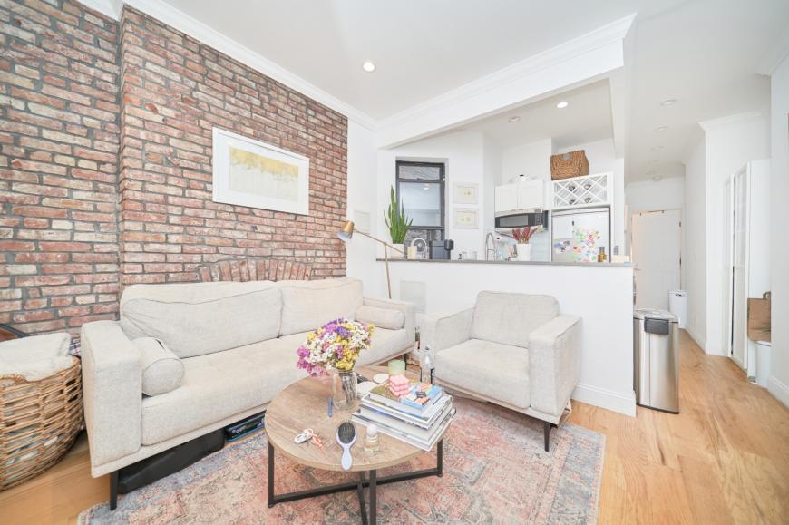 325 E 83rd St in New York, NY - Building Photo