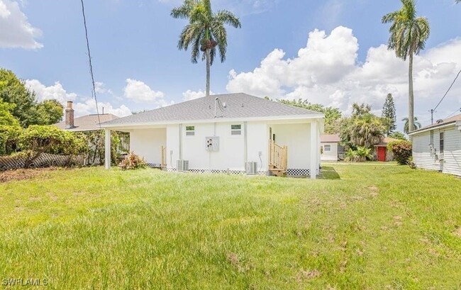 25 Cypress St in North Fort Myers, FL - Building Photo - Building Photo