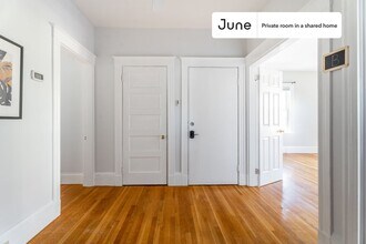 Room in Shared 3 bed/1 bath home, Unit A in Boston, MA - Building Photo - Building Photo