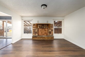 1105 W Maryland Ln in Laurel, MT - Building Photo - Building Photo