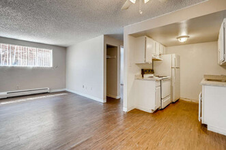 Sunrise Apartments in Aurora, CO - Foto de edificio - Interior Photo