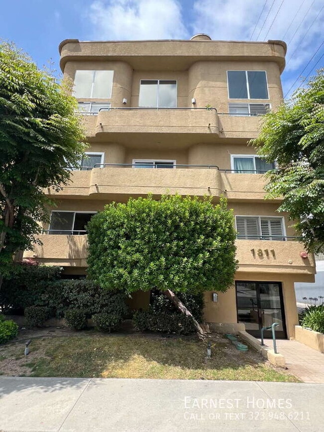 property at 1811 Manning Ave