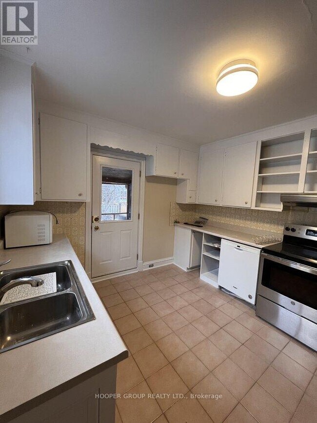 22 Holland Ave in Ottawa, ON - Building Photo - Building Photo