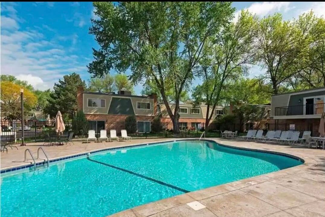 2042 Louisiana Ave S in Minneapolis, MN - Building Photo