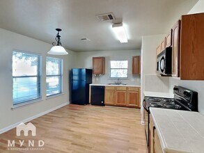 6905 Doyal Dr in Austin, TX - Building Photo - Building Photo