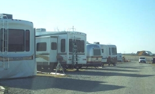 Loan Oak RV Park & Storage Apartments