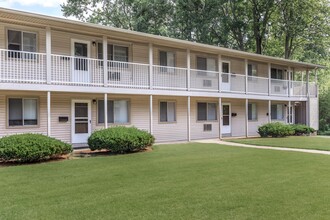 Brighton Place Apartments in Stow, OH - Foto de edificio - Building Photo