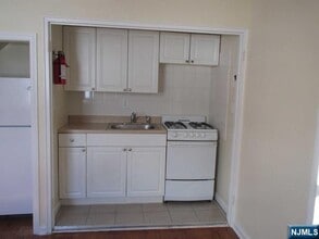 57 Hastings Ave in Rutherford, NJ - Building Photo - Building Photo