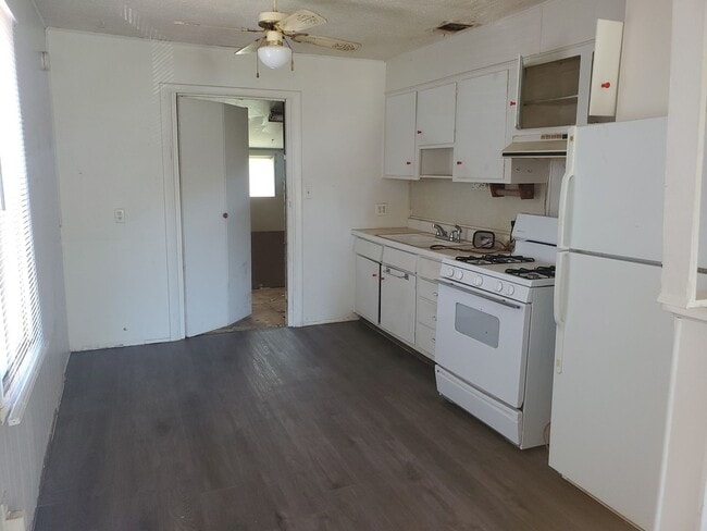 4021 SW 24th St in Oklahoma City, OK - Building Photo - Building Photo