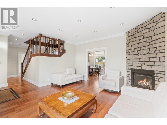5420 Laurel St in Burnaby, BC - Building Photo - Building Photo
