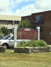 Marcella Arms in Richmond Heights, OH - Foto de edificio - Building Photo