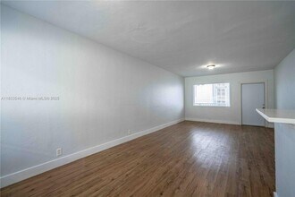 6871 Abbott Ave in Miami Beach, FL - Building Photo - Building Photo