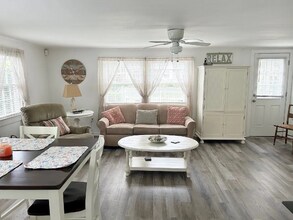 8 Churchill Dr in Falmouth, MA - Building Photo - Building Photo