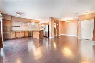 9412 Plover Falls Ave in Las Vegas, NV - Building Photo - Building Photo