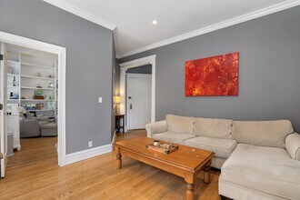 2349 N Cleveland Ave in Chicago, IL - Building Photo - Building Photo