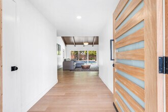 23611 Ladrillo St in Woodland Hills, CA - Building Photo - Building Photo