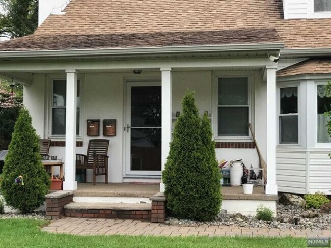 333 Florence Ave in Hawthorne, NJ - Building Photo - Building Photo