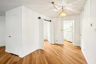 999 Evelyn Terrace W in Sunnyvale, CA - Building Photo - Building Photo