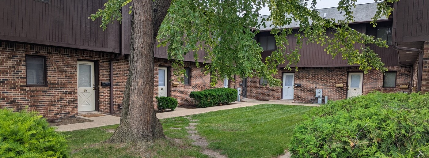 Old Orchard Apartments in Dekalb, IL - Foto de edificio