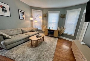 1708 11th Ave, Unit 1 in Moline, IL - Building Photo