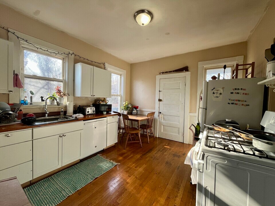 803 Parker St, Unit 3 in Boston, MA - Building Photo