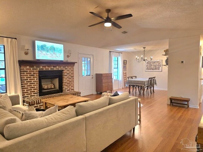 5949 Rolling Greens Dr in Milton, FL - Building Photo - Building Photo