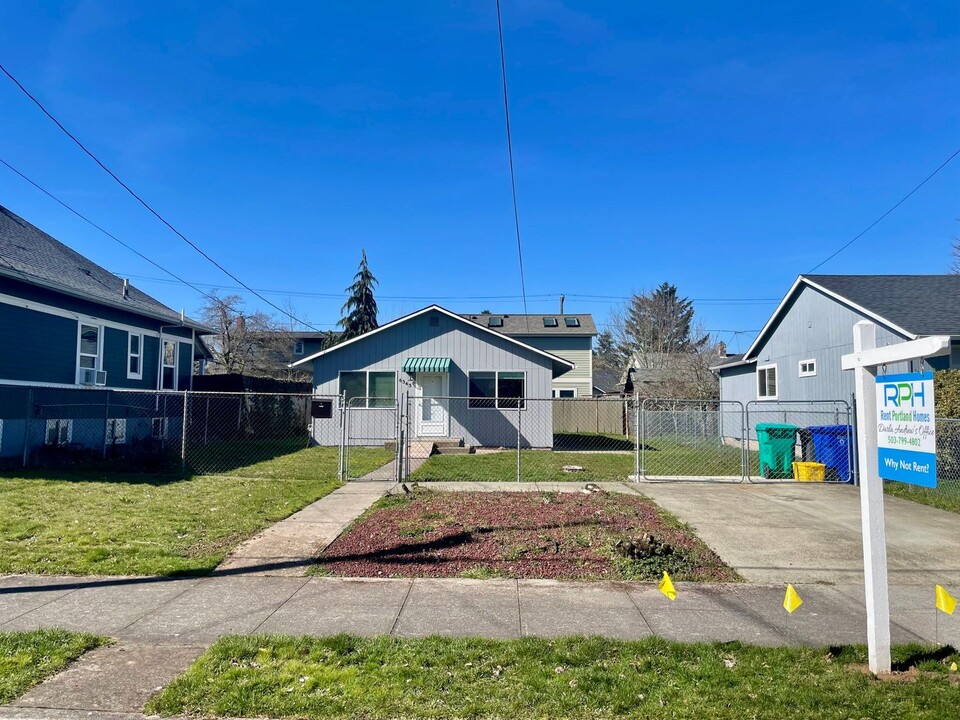 6343 N Campbell Ave in Portland, OR - Foto de edificio
